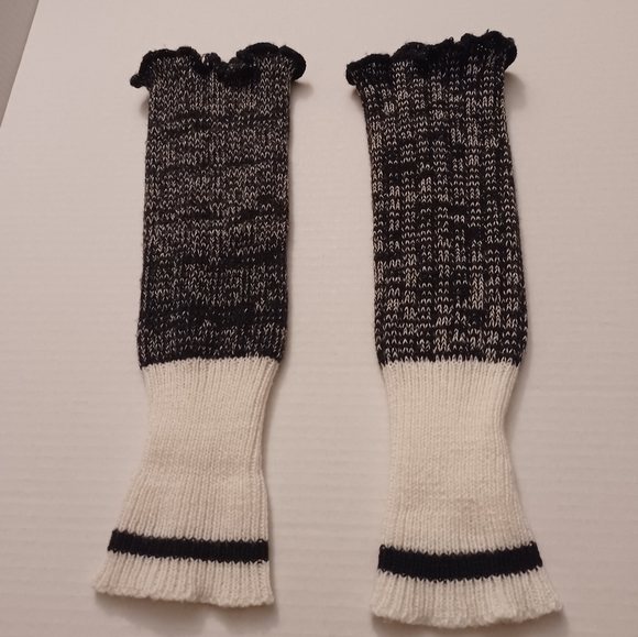4/$30 Black & White Knit Leg Warmers - Small - Picture 3 of 4